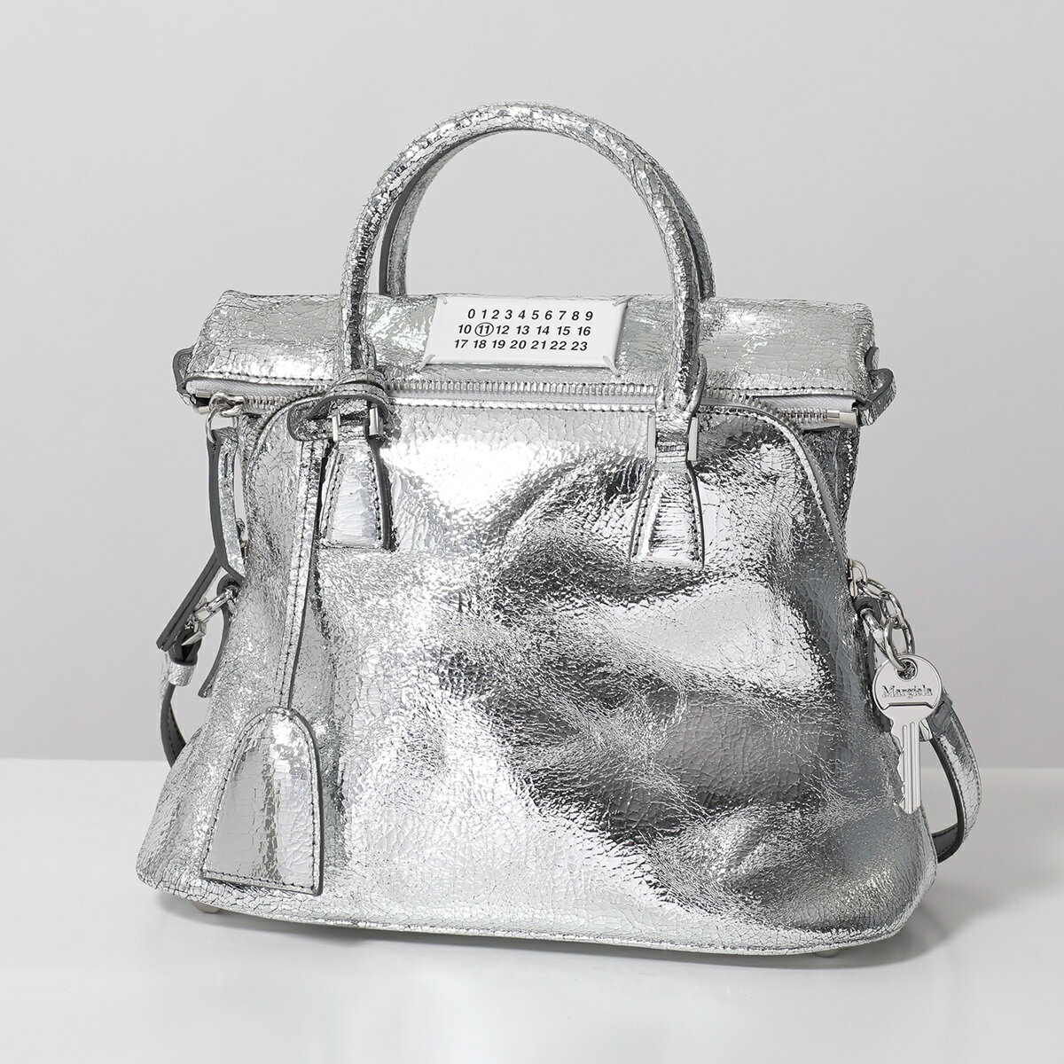 MAISON MARGIELA メゾンマルジェラ ショルダーバッグ 5AC ミニ SB1WG0075 P5016 レディース メタリック レザー クラックル加工 鞄 H7730 SB1WG0075P5016H7730のサムネイル