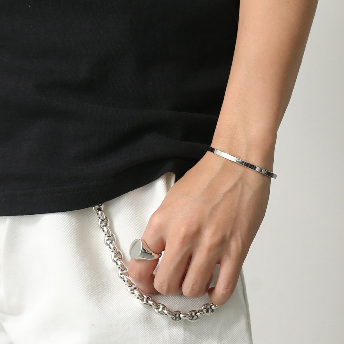 MAISON MARGIELA メゾンマルジェラ バングル SM1UY0103 P8865 メンズ カフ ブレスレット ロゴ シルバー925 アクセサリー カラー2色