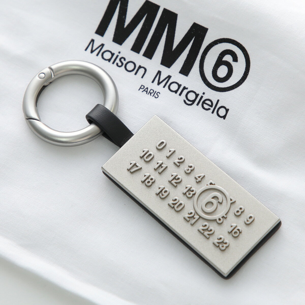 Rakuten - MM6 エムエムシックス メゾンマルジェラ キーリング SA5UA0005 P9061 メンズ キーホルダー チャーム ナンバーロゴ T8013 SA5UA0005P9061T8013