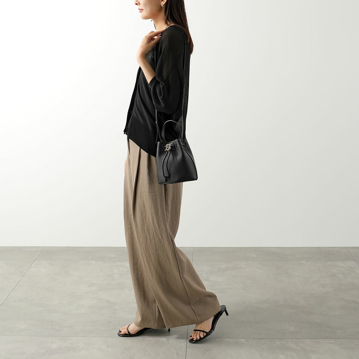 BURBERRY バーバリー ショルダーバッグ LL MN DRAWSTRING BUCKET 8066182 レディース クロ auc-marks-run-10573158 インポートセレクトmusee サンプル画像2