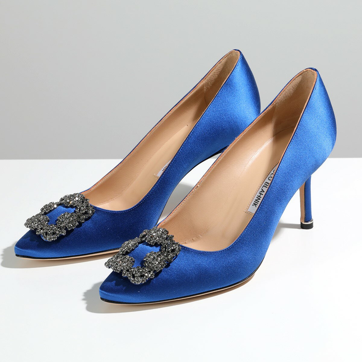 マノロブラニク ハイヒール MANOLO BLAHNIK マノロブラニク パンプス HANGISI FMC SATIN 070 ハンギシ サテン 7cm 9XX 0662 レディース ジュエルバックル ポインテッドトゥ ハイヒール 靴 432/BBLU