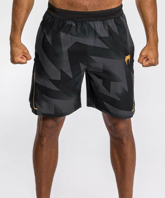 VENUM [ヴェヌム]　トレーニングショーツ　レザー（黒/ゴールド）／ Training Shorts Razor - Black/Gold ／　正規品 アクティブショーツ ショートパンツ ハーフパンツ フィットネスショーツ ジムウェア ボトムス ユニフォーム トレーニングウェア 練習着 試合 メンズ