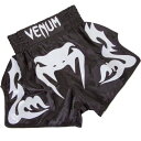 VENUM ムエタイショーツ Bangkok Inferno（黒/白）- バンコク インフェルノ // MuayThai Shorts - Black/White タイ式 ボクシング ヴェヌム パンツ ファイトパンツ キックパンツ トレーニングウェア ショート丈 キック 格闘技 速乾 総合格闘技 キックボクシング MMA UFC