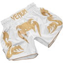 VENUM ムエタイショーツ Bangkok Inferno（白/ゴールド）- バンコク インフェルノ // MuayThai Shorts - White/Gold タイ式 ボクシング ヴェヌム パンツ ファイトパンツ キックパンツ トレーニングウェア ショート丈 キック 格闘技 速乾 総合格闘技 MMA ヴェナム