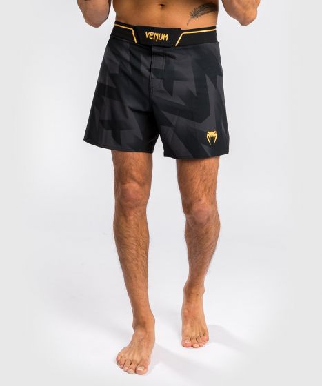 VENUM [ヴェヌム]　ファイトショーツ　レザー（黒/ゴールド）／ Razor Fight Shorts - Black/Gold ／　正規品 ファイトパンツ ボクシングショーツ ボクシングパンツ トレーニングウェア 試合 練習 アクティブショーツ ボトムス ユニフォーム MMA ムエタイ キックボクシング