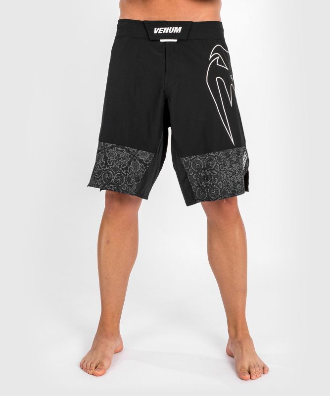 VENUM 　ファイトショーツ　Light 4.0 - ライト 4.0（黒/白）／ Fight Shorts - Black/White　／　正規品 ファイトパンツ ボクシングショーツ ボクシングパンツ トレーニングウェア 試合 練習 アクティブショーツ ボトムス ユニフォーム メンズ レディース