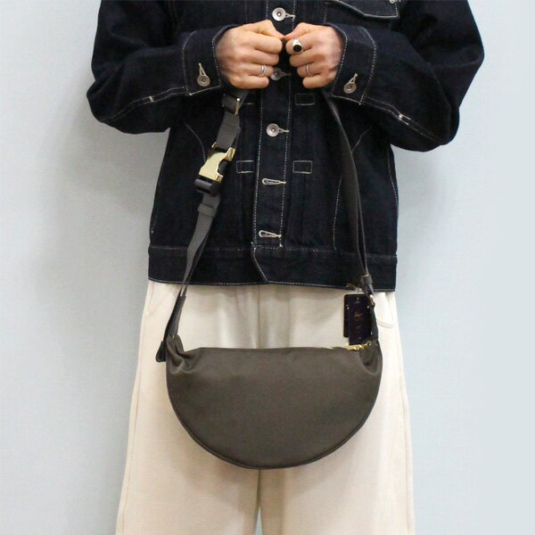 VIOLAd'ORO ヴィオラドーロ V-2247 ナイロン ボディ バッグ