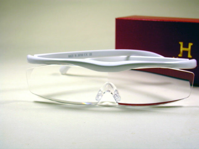 ■大きく見える！■最新型ハズキルーペ コンパクト(1.6倍) 白色クリアレンズ　　日本製 【送料無料】