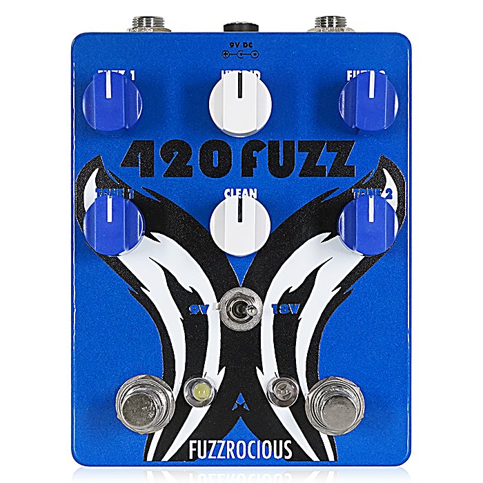 Fuzzrocious Pedals(ファズロシャスペダルズ) / 420 FUZZ v2の事ならフレンズにご相談ください。 Fuzzrocious Pedals(ファズロシャスペダルズ) / 420 FUZZ v2の特長！Fuzzrocious 420 FUZZ v2 ファズ Fuzzrocious Pedals(ファズロシャスペダルズ) / 420 FUZZ v2のココが凄い！Fuzzrocious Pedalsのオリジナル設計による、2つのファズサーキットを自由にブレンドできる高性能ファズペダルです。Fuzz1の低域中心のヘヴィサウンドとFuzz2のゲートファズを組み合わせることで、幅広いファズトーンに対応。クリーンブレンド機能も搭載し、サウンドカスタマイズの自由度は高いです。高価格帯ですが、個性的でプレイヤーが扱いやすい設計となっています。 Fuzzrocious Pedals(ファズロシャスペダルズ) / 420 FUZZ v2のメーカー説明 種類：ファズアダプター：9Vセンターマイナス電池駆動：-コントロール：Fuzz1、Fuzz2、Hybrid、Tone1、Tone2、Clean、9V/18VFuzzrocious Pedals / 420 FUZZ v2ファズロシャスペダルズ / ヨンニゼロファズ ブイツーFuzzrocious Pedals 420 FUZZ v2は、Fuzzrociousオリジナル設計のファズペダルです。最初に420台が制作されたため、420 FUZZと付けられました。EL5420cszクアッドオペアンプを使用したファズペダルです。オペアンプの選択は420という共通項があるためです。 Fuzz1は低域を中心としたヘヴィで長いサステインを持つファズ ディストーションです。地を這うような分厚いローエンドを作ることができます。 Fuzz2はミッドレンジを少し削る、ヘヴィなゲートファズで、ファットでブチブチとしたサウンドが特徴です。 ゲートをうまく使いこなすと、歯切れのよいパームミュートを実現し、ク Fuzzrocious Pedals(ファズロシャスペダルズ) / 420 FUZZ v2の仕様 種類：ファズサイズ：94 x 125 x 55mm（突起含む）重量：357g電源：DC9Vセンターマイナスアダプター電池駆動：非対応コントロール：Fuzz1、Fuzz2、Hybrid、Tone1、Tone2、Clean、9V/18Vフットスイッチ：2個（右：エフェクトON/OFF、左：Fuzz1 ON/OFF）内部駆動電圧切り替え：9V/18V対応 全て新品。ケーブル・消耗品以外メーカー1年保証書付のでご安心してお買いもの頂けます。Fuzzrocious Pedals(ファズロシャスペダルズ) / 420 FUZZ v2の事ならフレンズにご相談ください。 Fuzzrocious Pedals(ファズロシャスペダルズ) / 420 FUZZ v2の特長！Fuzzrocious 420 FUZZ v2 ファズ Fuzzrocious Pedals(ファズロシャスペダルズ) / 420 FUZZ v2のココが凄い！Fuzzrocious Pedalsのオリジナル設計による、2つのファズサーキットを自由にブレンドできる高性能ファズペダルです。Fuzz1の低域中心のヘヴィサウンドとFuzz2のゲートファズを組み合わせることで、幅広いファズトーンに対応。クリーンブレンド機能も搭載し、サウンドカスタマイズの自由度は高いです。高価格帯ですが、個性的でプレイヤーが扱いやすい設計となっています。 Fuzzrocious Pedals(ファズロシャスペダルズ) / 420 FUZZ v2のメーカー説明 種類：ファズアダプター：9Vセンターマイナス電池駆動：-コントロール：Fuzz1、Fuzz2、Hybrid、Tone1、Tone2、Clean、9V/18VFuzzrocious Pedals / 420 FUZZ v2ファズロシャスペダルズ / ヨンニゼロファズ ブイツーFuzzrocious Pedals 420 FUZZ v2は、Fuzzrociousオリジナル設計のファズペダルです。最初に420台が制作されたため、420 FUZZと付けられました。EL5420cszクアッドオペアンプを使用したファズペダルです。オペアンプの選択は420という共通項があるためです。 Fuzz1は低域を中心としたヘヴィで長いサステインを持つファズ ディストーションです。地を這うような分厚いローエンドを作ることができます。 Fuzz2はミッドレンジを少し削る、ヘヴィなゲートファズで、ファットでブチブチとしたサウンドが特徴です。 ゲートをうまく使いこなすと、歯切れのよいパームミュートを実現し、クラシックなファズとは違った趣のある音色となります。 2つのファズは自由にブレンドすることができ、個別に使うこともできます。さらにクリーンブレンドを組み合わせることで、まさに無限大のトーンが生 Fuzzrocious Pedals(ファズロシャスペダルズ) / 420 FUZZ v2の仕様 種類：ファズサイズ：94 x 125 x 55mm（突起含む）重量：357g電源：DC9Vセンターマイナスアダプター電池駆動：非対応コントロール：Fuzz1、Fuzz2、Hybrid、Tone1、Tone2、Clean、9V/18Vフットスイッチ：2個（右：エフェクトON/OFF、左：Fuzz1 ON/OFF）内部駆動電圧切り替え：9V/18V対応 全て新品。ケーブル・消耗品以外メーカー1年保証書付のでご安心してお買いもの頂けます。
