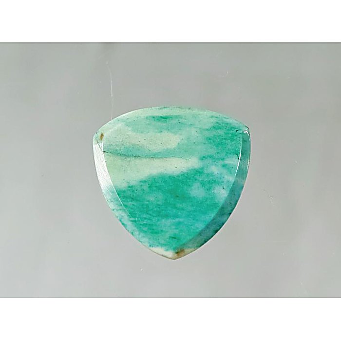 Animals Pedal(アニマルズペダル) / Wild Picks (CB-TC-N-GR-S-3.0) Cow Bone Tri Pick Chamfer Green Small 3mmの事ならフレンズにご相談ください。 Animals Pedal(アニマルズペダル) / Wild Picks (CB-TC-N-GR-S-3.0) Cow Bone Tri Pick Chamfer Green Small 3mmの特長！Animals Pedal Wild Picks Animals Pedal(アニマルズペダル) / Wild Picks (CB-TC-N-GR-S-3.0) Cow Bone Tri Pick Chamfer Green Small 3mmのココが凄い！牛骨を素材としたトライアングルピック。リードプレイや速いプレイに適した小振りサイズで、3.0mm厚は握り応えのある仕上がり。天然素材ならではの弦すべりの良さと指の引っかかりにくさが特徴。3面使用可能で耐久性を備える。手作業製造のため1枚ごとに表情が異なる。528円（税抜）は手頃な価格帯。 Animals Pedal(アニマルズペダル) / Wild Picks (CB-TC-N-GR-S-3.0) Cow Bone Tri Pick Chamfer Green Small 3mmのメーカー説明 Animals Pedal / Cow Bone Tri Pick Chamfer Green Small トライアングル 3.0mm CB-TC-N-GR-S-3.0アニマルズペダル / カウボーントライピックシャンファーグリーンスモールCow Bone Tri Pick Chamfer Green Smallは、牛の骨を素材としたトライアングルタイプのピックです。小振りで持ちやすいサイズとなっており、コードよりもリードや速いプレイに向いたスタイルです。牛骨はギターやベースのナットやアコースティックギターのエンドピンなどに使われる素材で、ギターの弦とも相性がよく、自然な響きを作ります。このピックは牛骨に着色を行い、独特の風合いに仕上げたピックです。美しいグリーンカラーと、自然素材ならではの風合いが合わさり、1枚1枚違った表情を見せます。牛骨の持つホワイトとのバランスにより、神秘的な森の奥に光が射すような表情を見せることもあります。遠目にも分かりやすく、ステージなどで落としてもすぐに見つけられます。弦のすべりは良く、指は滑りに Animals Pedal(アニマルズペダル) / Wild Picks (CB-TC-N-GR-S-3.0) Cow Bone Tri Pick Chamfer Green Small 3mmの仕様 素材：牛骨形状：トライアングル（シャンファー加工）厚さ：3.0mmサイズ：スモール（小振り）色：グリーン 全て新品。ケーブル・消耗品以外メーカー1年保証書付のでご安心してお買いもの頂けます。Animals Pedal(アニマルズペダル) / Wild Picks (CB-TC-N-GR-S-3.0) Cow Bone Tri Pick Chamfer Green Small 3mmの事ならフレンズにご相談ください。 Animals Pedal(アニマルズペダル) / Wild Picks (CB-TC-N-GR-S-3.0) Cow Bone Tri Pick Chamfer Green Small 3mmの特長！Animals Pedal Wild Picks Animals Pedal(アニマルズペダル) / Wild Picks (CB-TC-N-GR-S-3.0) Cow Bone Tri Pick Chamfer Green Small 3mmのココが凄い！牛骨を素材としたトライアングルピック。リードプレイや速いプレイに適した小振りサイズで、3.0mm厚は握り応えのある仕上がり。天然素材ならではの弦すべりの良さと指の引っかかりにくさが特徴。3面使用可能で耐久性を備える。手作業製造のため1枚ごとに表情が異なる。528円（税抜）は手頃な価格帯。 Animals Pedal(アニマルズペダル) / Wild Picks (CB-TC-N-GR-S-3.0) Cow Bone Tri Pick Chamfer Green Small 3mmのメーカー説明 Animals Pedal / Cow Bone Tri Pick Chamfer Green Small トライアングル 3.0mm CB-TC-N-GR-S-3.0アニマルズペダル / カウボーントライピックシャンファーグリーンスモールCow Bone Tri Pick Chamfer Green Smallは、牛の骨を素材としたトライアングルタイプのピックです。小振りで持ちやすいサイズとなっており、コードよりもリードや速いプレイに向いたスタイルです。牛骨はギターやベースのナットやアコースティックギターのエンドピンなどに使われる素材で、ギターの弦とも相性がよく、自然な響きを作ります。このピックは牛骨に着色を行い、独特の風合いに仕上げたピックです。美しいグリーンカラーと、自然素材ならではの風合いが合わさり、1枚1枚違った表情を見せます。牛骨の持つホワイトとのバランスにより、神秘的な森の奥に光が射すような表情を見せることもあります。遠目にも分かりやすく、ステージなどで落としてもすぐに見つけられます。弦のすべりは良く、指は滑りにくい、天然素材ならではの特性を持ちます。元々強い素材ですが、トライアングルシェイプとすることで3面を使用でき、さらに長くお使いいただけます。特にこのTri Pick Chamferは、ピックのエッジは Animals Pedal(アニマルズペダル) / Wild Picks (CB-TC-N-GR-S-3.0) Cow Bone Tri Pick Chamfer Green Small 3mmの仕様 素材：牛骨形状：トライアングル（シャンファー加工）厚さ：3.0mmサイズ：スモール（小振り）色：グリーン 全て新品。ケーブル・消耗品以外メーカー1年保証書付のでご安心してお買いもの頂けます。