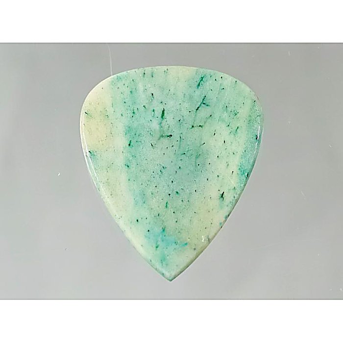 Animals Pedal(アニマルズペダル) / Wild Picks (CB-TD-N-GR-1.5) Cow Bone Tear Drop Greenの事ならフレンズにご相談ください。 Animals Pedal(アニマルズペダル) / Wild Picks (CB-TD-N-GR-1.5) Cow Bone Tear Drop Greenの特長！Animals Pedal Wild Picks Animals Pedal(アニマルズペダル) / Wild Picks (CB-TD-N-GR-1.5) Cow Bone Tear Drop Greenのココが凄い！牛骨製のティアドロップピック。ギター・ベースのナットやエンドピンと同じ素材で、弦との相性が良く自然な響きが特徴。手作業製造のため1枚ずつ異なる風合いを持つ。扱いやすい1.5mm厚でスタンダードな形状。視認性の高いグリーンカラーで、ステージでも見つけやすい。手頃な価格帯で、素材の特性を重視するプレイヤーに向いた製品。 Animals Pedal(アニマルズペダル) / Wild Picks (CB-TD-N-GR-1.5) Cow Bone Tear Drop Greenのメーカー説明 Animals Pedal / Wild Picks Cow Bone Tear Drop Green ティアドロップ 1.5mm CB-TD-N-GR-1.5アニマルズペダル / ワイルドピックスカウボーンティアドロップグリーンCow Bone Tear Drop Greenは、牛の骨を素材としたティアドロップタイプのピックです。扱いやすい1.5mm厚のスタンダードな形状で、速いアタックが特徴。このピックは牛骨に着色を行い、独特の風合いに仕上げたピックです。美しいグリーンカラーと、自然素材ならではの風合いが合わさり、1枚1枚違った表情を見せます。牛骨の持つホワイトとのバランスにより、神秘的な森の奥に光が射すような表情を見せることもあります。遠目にも分かりやすく、ステージなどで落としてもすぐに見つけられます。牛骨はギターやベースのナットやアコースティックギターのエンドピンなどに使われる素材で、ギターの弦とも相性がよく、自然な響きを作ります。弦のすべりは良く、指は滑りにくい、天然素材ならではの特性を持ちます。サイズ：厚み1.5mm、横幅最大25mm、縦幅最大30mm※ Animals Pedal(アニマルズペダル) / Wild Picks (CB-TD-N-GR-1.5) Cow Bone Tear Drop Greenの仕様 素材：牛の骨形状：ティアドロップ厚み：1.5mm横幅：最大25mm縦幅：最大30mmカラー：グリーン製造方法：手作業 全て新品。ケーブル・消耗品以外メーカー1年保証書付のでご安心してお買いもの頂けます。Animals Pedal(アニマルズペダル) / Wild Picks (CB-TD-N-GR-1.5) Cow Bone Tear Drop Greenの事ならフレンズにご相談ください。 Animals Pedal(アニマルズペダル) / Wild Picks (CB-TD-N-GR-1.5) Cow Bone Tear Drop Greenの特長！Animals Pedal Wild Picks Animals Pedal(アニマルズペダル) / Wild Picks (CB-TD-N-GR-1.5) Cow Bone Tear Drop Greenのココが凄い！牛骨製のティアドロップピック。ギター・ベースのナットやエンドピンと同じ素材で、弦との相性が良く自然な響きが特徴。手作業製造のため1枚ずつ異なる風合いを持つ。扱いやすい1.5mm厚でスタンダードな形状。視認性の高いグリーンカラーで、ステージでも見つけやすい。手頃な価格帯で、素材の特性を重視するプレイヤーに向いた製品。 Animals Pedal(アニマルズペダル) / Wild Picks (CB-TD-N-GR-1.5) Cow Bone Tear Drop Greenのメーカー説明 Animals Pedal / Wild Picks Cow Bone Tear Drop Green ティアドロップ 1.5mm CB-TD-N-GR-1.5アニマルズペダル / ワイルドピックスカウボーンティアドロップグリーンCow Bone Tear Drop Greenは、牛の骨を素材としたティアドロップタイプのピックです。扱いやすい1.5mm厚のスタンダードな形状で、速いアタックが特徴。このピックは牛骨に着色を行い、独特の風合いに仕上げたピックです。美しいグリーンカラーと、自然素材ならではの風合いが合わさり、1枚1枚違った表情を見せます。牛骨の持つホワイトとのバランスにより、神秘的な森の奥に光が射すような表情を見せることもあります。遠目にも分かりやすく、ステージなどで落としてもすぐに見つけられます。牛骨はギターやベースのナットやアコースティックギターのエンドピンなどに使われる素材で、ギターの弦とも相性がよく、自然な響きを作ります。弦のすべりは良く、指は滑りにくい、天然素材ならではの特性を持ちます。サイズ：厚み1.5mm、横幅最大25mm、縦幅最大30mm※Wild Picksは自然の素材を用いて手作業で制作しているピックです。素材の質感を活かし、手作業で制作しているため、1枚1枚、全て外観が違っており、また厚みも若干の誤差がある場合がございます。 Animals Pedal(アニマルズペダル) / Wild Picks (CB-TD-N-GR-1.5) Cow Bone Tear Drop Greenの仕様 素材：牛の骨形状：ティアドロップ厚み：1.5mm横幅：最大25mm縦幅：最大30mmカラー：グリーン製造方法：手作業 全て新品。ケーブル・消耗品以外メーカー1年保証書付のでご安心してお買いもの頂けます。