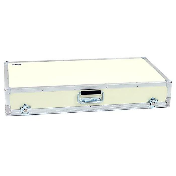 PULSE / EC-08 Whiteの事ならフレンズにご相談ください。 PULSE / EC-08 Whiteの特長！国産メーカーPULSEのECタイプ・エフェクターケー...... PULSE / EC-08 Whiteのココが凄い！ PULSE / EC-08 Whiteのメーカー説明 国産メーカーPULSEのECタイプ・エフェクターケースです。ボード側の表面はマジックテープが付けられるのでエフェクターの取り外しが容易にできます。またそのまま蓋をすることができるのが特徴です。 PULSE / EC-08 Whiteの仕様 ■エフェクターケース■ホワイト■内寸800x400x100mm■外寸：W812xH125xD412mm■重量：　約7.6kg※画像はイメージです。現在はキャッチロックが4つの仕様に変更となっています。ご注意ください。PULSE / EC-08 Whiteの事ならフレンズにご相談ください。 PULSE / EC-08 Whiteの特長！国産メーカーPULSEのECタイプ・エフェクターケー...... PULSE / EC-08 Whiteのココが凄い！ PULSE / EC-08 Whiteのメーカー説明 国産メーカーPULSEのECタイプ・エフェクターケースです。ボード側の表面はマジックテープが付けられるのでエフェクターの取り外しが容易にできます。またそのまま蓋をすることができるのが特徴です。 PULSE / EC-08 Whiteの仕様 ■エフェクターケース■ホワイト■内寸800x400x100mm■外寸：W812xH125xD412mm■重量：　約7.6kg※画像はイメージです。現在はキャッチロックが4つの仕様に変更となっています。ご注意ください。