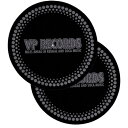 VPRECORDS / S1016-002-30の事ならフレンズにご相談ください。VPRECORDS / S1016-002-30セット商品一覧Blue" >BlueBlack" >BlackGrey" >GreyRed" >Red VPRECORDS / S1016-002-30の特長！VPターンテーブルフェルトマット VPRECORDS / S1016-002-30のココが凄い！オーディオマニアは、ターンテーブルのグリップと静電気防止用フェルトマットの価値を知っています。DJ用ターンテーブルのスリップマットは必要ないかもしれませんが、高品質のフェルトマットは、レコードプレーヤーのハイファイを確実に聴かせてくれます。また、レコードを再生していないときにも、フェルトのレコードマットはテーブルにユニークな表情を与えてくれます。 VPRECORDS / S1016-002-30のメーカー説明 こちらのアパレルブランドは、老舗レコードレーベルのVPレコードが手がけるブランドとなっています。単なるプリント物では無く、ボディーや素材にも拘るぬいたアパレルラインです。VPレコードのプロフィールVPレコードは、ニューヨーク市クイーンズ区ジャマイカを拠点に、レゲエ音楽業界のパイオニアとして活動しています。レゲエからダンスホール、ソカまで、VPレコードはカリビアンミュージックの全領域をカバーする唯一のレコードレーベルです。30年以上にわたって、VPはそのルーツに忠実であり続け、ストリートのサウンドに追いつくために迅速に動きながら、常にコアなオーディエンスにサービスを提供しています。さらに、ショーン・ポール、ウェイン・ワンダー、エレファント・マン、ジプシャンといったアーティストの国際的な成功により、レゲエ、ダンスホール、ソカに対する需要が新たな高みに達する中、カリブ文化を世界の主流に紹介する足場を広げている。すべては50年以上前、レゲエのパイオニアであるヴィンセント・チンとその妻パトリシア（二人のイニシャルが「VP」の由来）が、彼らの故郷であるジャマイカのキングストンで始めたことでした。チン氏は、島中のバーでジュークボックスのメンテナンスをしていて、初めて音楽ビジネスの経験をしました。このとき、彼のクリエイティブで進取の気性は VPRECORDS / S1016-002-30の仕様 ターンテーブル用帯電防止フェルトマット 2枚入りアイテムサイズ：12インチ色展開：ブラック、グレー、レッド、ブルーVPRECORDS / S1016-002-30の事ならフレンズにご相談ください。 VPRECORDS / S1016-002-30の特長！VPターンテーブルフェルトマット VPRECORDS / S1016-002-30のココが凄い！オーディオマニアは、ターンテーブルのグリップと静電気防止用フェルトマットの価値を知っています。DJ用ターンテーブルのスリップマットは必要ないかもしれませんが、高品質のフェルトマットは、レコードプレーヤーのハイファイを確実に聴かせてくれます。また、レコードを再生していないときにも、フェルトのレコードマットはテーブルにユニークな表情を与えてくれます。 VPRECORDS / S1016-002-30のメーカー説明 こちらのアパレルブランドは、老舗レコードレーベルのVPレコードが手がけるブランドとなっています。単なるプリント物では無く、ボディーや素材にも拘るぬいたアパレルラインです。VPレコードのプロフィールVPレコードは、ニューヨーク市クイーンズ区ジャマイカを拠点に、レゲエ音楽業界のパイオニアとして活動しています。レゲエからダンスホール、ソカまで、VPレコードはカリビアンミュージックの全領域をカバーする唯一のレコードレーベルです。30年以上にわたって、VPはそのルーツに忠実であり続け、ストリートのサウンドに追いつくために迅速に動きながら、常にコアなオーディエンスにサービスを提供しています。さらに、ショーン・ポール、ウェイン・ワンダー、エレファント・マン、ジプシャンといったアーティストの国際的な成功により、レゲエ、ダンスホール、ソカに対する需要が新たな高みに達する中、カリブ文化を世界の主流に紹介する足場を広げている。すべては50年以上前、レゲエのパイオニアであるヴィンセント・チンとその妻パトリシア（二人のイニシャルが「VP」の由来）が、彼らの故郷であるジャマイカのキングストンで始めたことでした。チン氏は、島中のバーでジュークボックスのメンテナンスをしていて、初めて音楽ビジネスの経験をしました。このとき、彼のクリエイティブで進取の気性は VPRECORDS / S1016-002-30の仕様 ターンテーブル用帯電防止フェルトマット 2枚入りアイテムサイズ：12インチ色展開：ブラック、グレー、レッド、ブルー