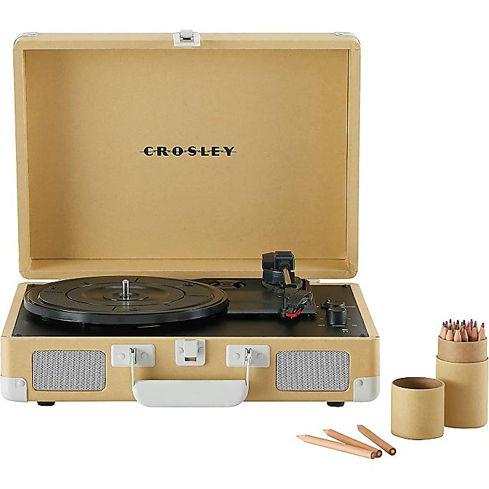 Crosley(クロスレイ) / CR8005F-CPの事ならフレンズにご相談ください。Crosley(クロスレイ) / CR8005F-CPセット商品一覧ハバナパープル　アッシュトルマリンホワイトサンドバスケットウィーブブラックレッドブルーチョークボードバーガンディカラーカスタマイズ可能フォーンカラーフローラヘリンボーン Crosley(クロスレイ) / CR8005F-CPの特長！ヴィンテージ風のオシャレなターンテーブル Crosley(クロスレイ) / CR8005F-CPのココが凄い！Bluetooth対応でさらに便利！軽量で場所を選ばずに使用可能！ヴィンテージ風のオシャレなターンテーブルです Crosley(クロスレイ) / CR8005F-CPのメーカー説明 ヴィンテージ風トランク型のデザインシリーズです。軽量で使いやすく、聴き心地が良いのが特徴です。ピッチコントロール、内蔵スピーカー、Bluetooth接続により、お気に入りのワイヤレススピーカーで簡単にレコードを再生したり、クルーザーの内蔵スピーカーにワイヤレスで音楽をストリーミングすることができます ベルト駆動のポータブルターンテーブルは、3つの速度を再生します。33 1/3、45、78 RPMレコード ダイナミックフルレンジステレオスピーカー モバイルデバイスを接続するためのAux入力調整可能なピッチコントロール ステレオシステムに接続するためのRCA出力、プライベートリスニング用ヘッドフォンジャック Crosley(クロスレイ) / CR8005F-CPの仕様 ●色：(カラーカスタマイズ可能)●サイズ：13.78W x 10.24D x 4.72H(inches)35×26×12(cm)●33 1 / 3、45＆78 RPM●交換針：NP6●RCA出力●Auxiliary-in(Aux入力)●ヘッドフォンジャック画像写真は照明あモニター環境など、あらゆる要員から実物のカラーと色合いや質感が異なる場合がございます。予めご了承お願い致します。 海外正規流通商品となりますが、当店がサポートさせて頂きますのでご安心してご購入頂けます。日本国内正規代理店のキャンペーンなどは対象外となります事を予めご了承お願い致します。Crosley(クロスレイ) / CR8005F-CPの事ならフレンズにご相談ください。 Crosley(クロスレイ) / CR8005F-CPの特長！ヴィンテージ風のオシャレなターンテーブル Crosley(クロスレイ) / CR8005F-CPのココが凄い！Bluetooth対応でさらに便利！軽量で場所を選ばずに使用可能！ヴィンテージ風のオシャレなターンテーブルです Crosley(クロスレイ) / CR8005F-CPのメーカー説明 ヴィンテージ風トランク型のデザインシリーズです。軽量で使いやすく、聴き心地が良いのが特徴です。ピッチコントロール、内蔵スピーカー、Bluetooth接続により、お気に入りのワイヤレススピーカーで簡単にレコードを再生したり、クルーザーの内蔵スピーカーにワイヤレスで音楽をストリーミングすることができます ベルト駆動のポータブルターンテーブルは、3つの速度を再生します。33 1/3、45、78 RPMレコード ダイナミックフルレンジステレオスピーカー モバイルデバイスを接続するためのAux入力調整可能なピッチコントロール ステレオシステムに接続するためのRCA出力、プライベートリスニング用ヘッドフォンジャック Crosley(クロスレイ) / CR8005F-CPの仕様 ●色：(カラーカスタマイズ可能)●サイズ：13.78W x 10.24D x 4.72H(inches)35×26×12(cm)●33 1 / 3、45＆78 RPM●交換針：NP6●RCA出力●Auxiliary-in(Aux入力)●ヘッドフォンジャック画像写真は照明あモニター環境など、あらゆる要員から実物のカラーと色合いや質感が異なる場合がございます。予めご了承お願い致します。 海外正規流通商品となりますが、当店がサポートさせて頂きますのでご安心してご購入頂けます。日本国内正規代理店のキャンペーンなどは対象外となります事を予めご了承お願い致します。