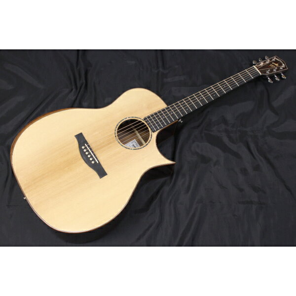 Headway(ヘッドウェイ) / Headway Japan Tune-up HGAF-5100SE/C NAの事ならフレンズにご相談ください。 Headway(ヘッドウェイ) / Headway Japan Tune-up HGAF-5100SE/C NAの特長！高い演奏性とスマートなデザインを併せ持ちます。 Headway(ヘッドウェイ) / Headway Japan Tune-up HGAF-5100SE/C NAのココが凄い！ Headway(ヘッドウェイ) Headway Japan Tune-up / HGAF-5100SE/C NAのメーカー説明 HGAF-5100SE/CはHFよりも一回り大きなHGAシェイプにエルボーコンターと大きく開いたフローレンタインカッタウェイを採用し、高い演奏性とスマートなデザインを併せ持ちます。「後仕込み」「アリ溝ジョイント」といったHeadway伝統の技法と、国内工房における細部までこだわりぬいた仕上げ・調整により高級機種に迫る品質を実現したコストパフォーマンスライン。ボディサイドバック材にはパーフェローを使用し、ローズウッドに似たダイナミックなサウンドが特徴です。 Headway(ヘッドウェイ) / Headway Japan Tune-up HGAF-5100SE/C NAの仕様 SPECBody Top:Solid Sitka SpruceBody Side&Back:Laminated Pau FerroNeck:NatoFingerboard:MicartaNut:BoneBridge:MicartaMachineheads:Rotomatic typeFret:Nickel silver mediumpickup:Fishman Sonitonecontrol:Volume, ToneScale:643mmWidth at Nut:43.0mmFingerboard Radius:400RFinish:Natural (Urethane UV coating)弦高 6弦2.4mm 1弦2.1mm■付属品ソフトケース、メーカー保証書 全て新品。ケーブル・消耗品以外メーカー1年保証書付のでご安心してお買いもの頂けます。Headway(ヘッドウェイ) / Headway Japan Tune-up HGAF-5100SE/C NAの事ならフレンズにご相談ください。 Headway(ヘッドウェイ) / Headway Japan Tune-up HGAF-5100SE/C NAの特長！高い演奏性とスマートなデザインを併せ持ちます。 Headway(ヘッドウェイ) / Headway Japan Tune-up HGAF-5100SE/C NAのココが凄い！ Headway(ヘッドウェイ) Headway Japan Tune-up / HGAF-5100SE/C NAのメーカー説明 HGAF-5100SE/CはHFよりも一回り大きなHGAシェイプにエルボーコンターと大きく開いたフローレンタインカッタウェイを採用し、高い演奏性とスマートなデザインを併せ持ちます。「後仕込み」「アリ溝ジョイント」といったHeadway伝統の技法と、国内工房における細部までこだわりぬいた仕上げ・調整により高級機種に迫る品質を実現したコストパフォーマンスライン。ボディサイドバック材にはパーフェローを使用し、ローズウッドに似たダイナミックなサウンドが特徴です。 Headway(ヘッドウェイ) / Headway Japan Tune-up HGAF-5100SE/C NAの仕様 SPECBody Top:Solid Sitka SpruceBody Side&Back:Laminated Pau FerroNeck:NatoFingerboard:MicartaNut:BoneBridge:MicartaMachineheads:Rotomatic typeFret:Nickel silver mediumpickup:Fishman Sonitonecontrol:Volume, ToneScale:643mmWidth at Nut:43.0mmFingerboard Radius:400RFinish:Natural (Urethane UV coating)弦高 6弦2.4mm 1弦2.1mm■付属品ソフトケース、メーカー保証書 全て新品。ケーブル・消耗品以外メーカー1年保証書付のでご安心してお買いもの頂けます。