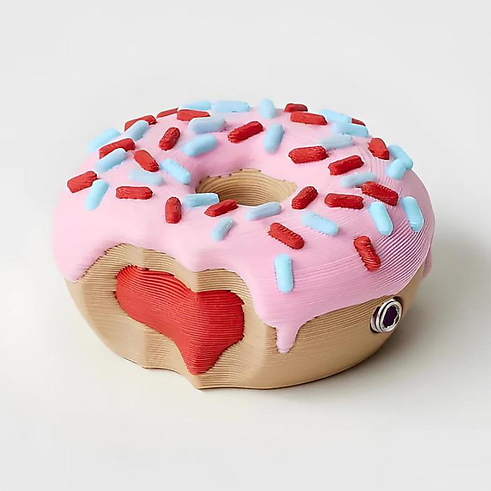 Mr.MojoFx(ミスターモジョエフエックス) / Donut Topperの事ならフレンズにご相談ください。Mr.MojoFx(ミスターモジョエフエックス) / Donut Topperセット商品一覧Boombox TopperBurger TopperCassette TopperDonut TopperFries TopperJukebox TopperPancake TopperPizza TopperTurntable TopperTV Topper Mr.MojoFx(ミスターモジョエフエックス) / Donut Topperの特長！ドーナツをモチーフにしたフットスイッチハット Mr.MojoFx(ミスターモジョエフエックス) / Donut Topperのココが凄い！【Mr.MojoFx】Mr.MojoFxは、スペインにて少量生産で大胆な3Dプリントギアを制作しています。無骨な音楽機材を芸術とサウンドの作品へと進化させます。 Mr.MojoFx(ミスターモジョエフエックス) / Donut Topperのメーカー説明 Donut Topperは、カラフルなスプリンクルと風味豊かなジャムが詰まったピンクのグレーズドドーナツをモチーフにした、ペダルボードにぴったりのフットスイッチハットです。高品質素材で3Dプリントされており、摩耗への耐久性も高く作られています。一般的な10mm径のフットスイッチに適合します。フットスイッチへの固定は1.5mm六角レンチを使用します。Mr.MojoFx(ミスターモジョエフエックス) / Donut Topperの事ならフレンズにご相談ください。 Mr.MojoFx(ミスターモジョエフエックス) / Donut Topperの特長！ドーナツをモチーフにしたフットスイッチハット Mr.MojoFx(ミスターモジョエフエックス) / Donut Topperのココが凄い！【Mr.MojoFx】Mr.MojoFxは、スペインにて少量生産で大胆な3Dプリントギアを制作しています。無骨な音楽機材を芸術とサウンドの作品へと進化させます。 Mr.MojoFx(ミスターモジョエフエックス) / Donut Topperのメーカー説明 Donut Topperは、カラフルなスプリンクルと風味豊かなジャムが詰まったピンクのグレーズドドーナツをモチーフにした、ペダルボードにぴったりのフットスイッチハットです。高品質素材で3Dプリントされており、摩耗への耐久性も高く作られています。一般的な10mm径のフットスイッチに適合します。フットスイッチへの固定は1.5mm六角レンチを使用します。