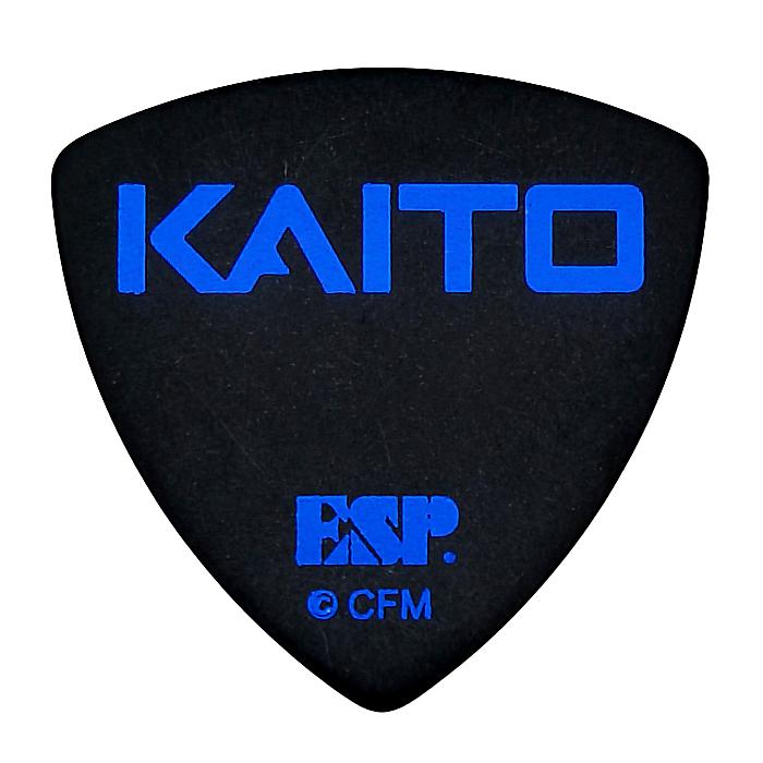ESP(イーエスピー) / PD-KAITO-2026の事ならフレンズにご相談ください。ESP(イーエスピー) / PD-KAITO-2026セット商品一覧1枚5枚10枚 ESP(イーエスピー) / PD-KAITO-2026の特長！ピアプロキャラクターズ ピックコレクション ESP(イーエスピー) / PD-KAITO-2026のココが凄い！ ESP(イーエスピー) / PD-KAITO-2026のメーカー説明 クリプトン・フューチャー・メディア株式会社が展開するバーチャルシンガー・ソフトウェアのキャラクターとして世界中で愛される「初音ミク」。ESPではこれまで初音ミクをモチーフとしたピックを展開し、多くのファンの皆様からご好評をいただいてきました。このたび、新たに「鏡音リン・レン」「巡音ルカ」「MEIKO」「KAITO」をラインアップに加え、ピアプロキャラクターシリーズとしてリニューアル。全6キャラクターを新規デザインで展開します。ピックの表面にはそれぞれのキャラクター名を、裏面には各キャラクターを象徴するシルエットをメタリック箔でプリント。シンプルながらもキャラクターの個性を感じられるデザインに仕上げました。演奏用としてはもちろん、コレクションアイテムとしてもお楽しみいただけます。 ESP(イーエスピー) / PD-KAITO-2026の仕様 内容：1枚材質：ポリアセタール、厚さ：0.8mm形状：デルタESP(イーエスピー) / PD-KAITO-2026の事ならフレンズにご相談ください。 ESP(イーエスピー) / PD-KAITO-2026の特長！ピアプロキャラクターズ ピックコレクション ESP(イーエスピー) / PD-KAITO-2026のココが凄い！ ESP(イーエスピー) / PD-KAITO-2026のメーカー説明 クリプトン・フューチャー・メディア株式会社が展開するバーチャルシンガー・ソフトウェアのキャラクターとして世界中で愛される「初音ミク」。ESPではこれまで初音ミクをモチーフとしたピックを展開し、多くのファンの皆様からご好評をいただいてきました。このたび、新たに「鏡音リン・レン」「巡音ルカ」「MEIKO」「KAITO」をラインアップに加え、ピアプロキャラクターシリーズとしてリニューアル。全6キャラクターを新規デザインで展開します。ピックの表面にはそれぞれのキャラクター名を、裏面には各キャラクターを象徴するシルエットをメタリック箔でプリント。シンプルながらもキャラクターの個性を感じられるデザインに仕上げました。演奏用としてはもちろん、コレクションアイテムとしてもお楽しみいただけます。 ESP(イーエスピー) / PD-KAITO-2026の仕様 内容：1枚材質：ポリアセタール、厚さ：0.8mm形状：デルタ