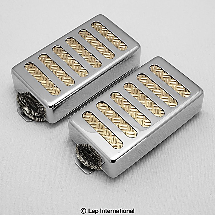 Righteous Sound Pickups(ライチャスサウンドピックアップス) / 21:21 Set Nickel Cover / Gold Foilの事ならフレンズにご相談ください。 Righteous Sound Pickups(ライチャスサウンドピックアップス) / 21:21 Set Nickel Cover / Gold Foilの特長！Righteous Sound Pickups 21:21 Righteous Sound Pickups(ライチャスサウンドピックアップス) / 21:21 Set Nickel Cover / Gold Foilのココが凄い！Righteous Sound Pickupsの手作業による高品質ピックアップ。シングルコイルとハムバッカーの特性を融合させたユニークな設計で、明るさとタイトさを備えた音響特性を実現。ピッキングに敏感に反応し、ボリューム操作による音色変化も顕著に捉えられます。高価格帯ながら、細部の音色表現を求める奏者向けの選択肢です。 Righteous Sound Pickups(ライチャスサウンドピックアップス) / 21:21 Set Nickel Cover / Gold Foilのメーカー説明 Righteous Sound Pickups / 21:21 Set Nickel Cover / Gold Foilライチェスサウンドピックアップス / トゥウェンティワントゥウェンティワンセットニッケルカバーゴールドフォイルRighteous Sound Pickups 21:21 Setはユニークなデザイン、独自の美学で作られたピックアップです。シングルコイルとハムバッカーの音響特性を組み合わせて作られたハムバッカーで、ブライトかつタイトなローエンドを持ち、細部まで音色をキャッチします。ピッキングダイナミクス、そしてギターのVolumeノブの変化にも敏感です。21:21 SetはRighteous Sound Pickupsにてエンボス加工され、他のピックアップとは違ったデザインをギターに合わせることができます。【Righteous Sound Pickups】Righteous Sound Pickupsは、アメリカ、テキサス州オースティンにてJoshua Spataroが手作業で制作した最高品質 Righteous Sound Pickups(ライチャスサウンドピックアップス) / 21:21 Set Nickel Cover / Gold Foilの仕様 タイプ：ハムバッカーコイル：シングルコイルとハムバッカーの音響特性を組み合わせカバー：ニッケルカバー / ゴールドフォイル特徴：ブライトかつタイトなローエンド、ピッキングダイナミクスに敏感、Volumeノブの変化に敏感製造：エンボス加工製造元：Righteous Sound Pickups（アメリカ、テキサス州オースティン） 全て新品。ケーブル・消耗品以外メーカー1年保証書付のでご安心してお買いもの頂けます。Righteous Sound Pickups(ライチャスサウンドピックアップス) / 21:21 Set Nickel Cover / Gold Foilの事ならフレンズにご相談ください。 Righteous Sound Pickups(ライチャスサウンドピックアップス) / 21:21 Set Nickel Cover / Gold Foilの特長！Righteous Sound Pickups 21:21 Righteous Sound Pickups(ライチャスサウンドピックアップス) / 21:21 Set Nickel Cover / Gold Foilのココが凄い！Righteous Sound Pickupsの手作業による高品質ピックアップ。シングルコイルとハムバッカーの特性を融合させたユニークな設計で、明るさとタイトさを備えた音響特性を実現。ピッキングに敏感に反応し、ボリューム操作による音色変化も顕著に捉えられます。高価格帯ながら、細部の音色表現を求める奏者向けの選択肢です。 Righteous Sound Pickups(ライチャスサウンドピックアップス) / 21:21 Set Nickel Cover / Gold Foilのメーカー説明 Righteous Sound Pickups / 21:21 Set Nickel Cover / Gold Foilライチェスサウンドピックアップス / トゥウェンティワントゥウェンティワンセットニッケルカバーゴールドフォイルRighteous Sound Pickups 21:21 Setはユニークなデザイン、独自の美学で作られたピックアップです。シングルコイルとハムバッカーの音響特性を組み合わせて作られたハムバッカーで、ブライトかつタイトなローエンドを持ち、細部まで音色をキャッチします。ピッキングダイナミクス、そしてギターのVolumeノブの変化にも敏感です。21:21 SetはRighteous Sound Pickupsにてエンボス加工され、他のピックアップとは違ったデザインをギターに合わせることができます。【Righteous Sound Pickups】Righteous Sound Pickupsは、アメリカ、テキサス州オースティンにてJoshua Spataroが手作業で制作した最高品質のピックアップです。30年前に始まった、最高のリプライスメントピックアップを探す旅は自分で制作するという答えにたどり着きました。 Righteous Sound Pickups(ライチャスサウンドピックアップス) / 21:21 Set Nickel Cover / Gold Foilの仕様 タイプ：ハムバッカーコイル：シングルコイルとハムバッカーの音響特性を組み合わせカバー：ニッケルカバー / ゴールドフォイル特徴：ブライトかつタイトなローエンド、ピッキングダイナミクスに敏感、Volumeノブの変化に敏感製造：エンボス加工製造元：Righteous Sound Pickups（アメリカ、テキサス州オースティン） 全て新品。ケーブル・消耗品以外メーカー1年保証書付のでご安心してお買いもの頂けます。
