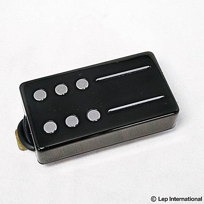 Railhammer Pickups(レールハンマーピックアップス) / Chisel Black Bridgeの事ならフレンズにご相談ください。 Railhammer Pickups(レールハンマーピックアップス) / Chisel Black Bridgeの特長！Railhammer Chisel Black Railhammer Pickups(レールハンマーピックアップス) / Chisel Black Bridgeのココが凄い！Railhammer Pickupsの「Chisel」シリーズのブリッジ用ピックアップ。ヘヴィロック・メタル向けの高出力（13.0K Ohms）で、アグレッシブながらもクリアなサウンドを特徴とします。レール+ポールピース構造により、ワウンド弦はタイト、プレーン弦はファットな音色を実現。ボリューム絞り時の音痩せを抑える設計です。中位から高価格帯の高性能ピックアップ。 Railhammer Pickups(レールハンマーピックアップス) / Chisel Black Bridgeのメーカー説明 ※ こちらの商品は 単品 / ブリッジ側 です。※ セット商品ではありませんのでご注意ください。 Railhammer Pickups　Chisel レールハンマーピックアップス / チズルギターリフをもっとラウドに、もっとクリアに！ アグレッシブで分厚いサウンド、しかし同時に極上のクリアさを。Railhammer Chiselピックアップは、ヘヴィロックやメタルの全く新しいスタンダードです。 多くのハムバッカーとは異なり、ヴォリュームを絞って巻き弦のゲインを下げ、タイトでクリアなトーンを作った時にも、プレーン弦の音が細く、薄い音にはなりません。 さらに、Railhammer Chiselピックアップはリッチな倍音成分、タッチセンシティブ、そして切れ味の良いナイフのようなアッパーミッドレンジのアタックが特徴です。ギターリフをもっとラウドに、そしてクリアに鳴らしたいなら、最高のピックアップとなるでしょう。 特に、Railhammer Pickupのネックハムバ Railhammer Pickups(レールハンマーピックアップス) / Chisel Black Bridgeの仕様 型番：CHI-Bインピーダンス：13.0 K Ohmsワイヤゲージ：44マグネット：セラミック位置：ブリッジ側対応ネックピックアップ：Chisel Neck、Hyper Vintage Neck、Gnarly 90 Neck、Tel 90 Neck 全て新品。ケーブル・消耗品以外メーカー1年保証書付のでご安心してお買いもの頂けます。Railhammer Pickups(レールハンマーピックアップス) / Chisel Black Bridgeの事ならフレンズにご相談ください。 Railhammer Pickups(レールハンマーピックアップス) / Chisel Black Bridgeの特長！Railhammer Chisel Black Railhammer Pickups(レールハンマーピックアップス) / Chisel Black Bridgeのココが凄い！Railhammer Pickupsの「Chisel」シリーズのブリッジ用ピックアップ。ヘヴィロック・メタル向けの高出力（13.0K Ohms）で、アグレッシブながらもクリアなサウンドを特徴とします。レール+ポールピース構造により、ワウンド弦はタイト、プレーン弦はファットな音色を実現。ボリューム絞り時の音痩せを抑える設計です。中位から高価格帯の高性能ピックアップ。 Railhammer Pickups(レールハンマーピックアップス) / Chisel Black Bridgeのメーカー説明 ※ こちらの商品は 単品 / ブリッジ側 です。※ セット商品ではありませんのでご注意ください。 Railhammer Pickups　Chisel レールハンマーピックアップス / チズルギターリフをもっとラウドに、もっとクリアに！ アグレッシブで分厚いサウンド、しかし同時に極上のクリアさを。Railhammer Chiselピックアップは、ヘヴィロックやメタルの全く新しいスタンダードです。 多くのハムバッカーとは異なり、ヴォリュームを絞って巻き弦のゲインを下げ、タイトでクリアなトーンを作った時にも、プレーン弦の音が細く、薄い音にはなりません。 さらに、Railhammer Chiselピックアップはリッチな倍音成分、タッチセンシティブ、そして切れ味の良いナイフのようなアッパーミッドレンジのアタックが特徴です。ギターリフをもっとラウドに、そしてクリアに鳴らしたいなら、最高のピックアップとなるでしょう。 特に、Railhammer Pickupのネックハムバッカーは、強くコードを弾いても音が混ざり合ってドロドロした音にならないよう設計されています。 ●BRIDGEピックアップ 【>>商品ページはこちら】 Model Railhammer Pickups(レールハンマーピックアップス) / Chisel Black Bridgeの仕様 型番：CHI-Bインピーダンス：13.0 K Ohmsワイヤゲージ：44マグネット：セラミック位置：ブリッジ側対応ネックピックアップ：Chisel Neck、Hyper Vintage Neck、Gnarly 90 Neck、Tel 90 Neck 全て新品。ケーブル・消耗品以外メーカー1年保証書付のでご安心してお買いもの頂けます。