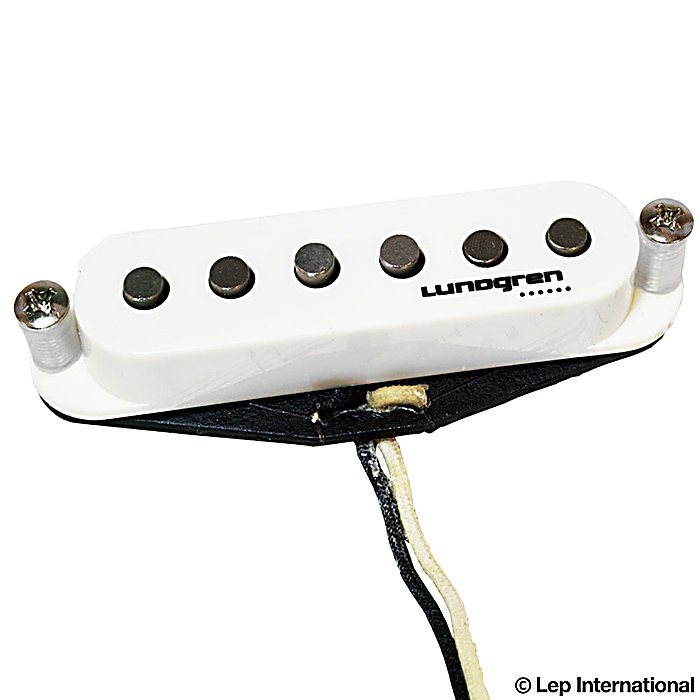 LUNDGREN(ラングレン) / Stratocaster Blues Bridgeの事ならフレンズにご相談ください。 LUNDGREN(ラングレン) / Stratocaster Blues Bridgeの特長！LUNDGREN Strat Blues Bridge LUNDGREN(ラングレン) / Stratocaster Blues Bridgeのココが凄い！ラングレンの60s Vintageモデルをベースに、出力と中音域を強化したブリッジ用ピックアップ。ブルースなど中音域の厚みと力強さが必要なジャンルに最適。ネック側とミドルに50s Formvarモデルを組み合わせての使用が推奨される。スウェーデンの工房でハンドメイド製造される高品質品。中位価格帯で、音へのこだわりを持つプレイヤーに適した選択肢。 LUNDGREN(ラングレン) / Stratocaster Blues Bridgeのメーカー説明 ※ こちらの商品は 単品 / ブリッジ側 です。※ セットではありませんのでご注意ください。Lundgren / Stratocaster Blues Bridge 単品（ブリッジ側）ラングレン / ストラトキャスターブルースブリッジStratocaster Bluesピックアップは、Lundgren Guitar Pickups Stratocaster 60s Vintageモデルをベースに作られたモデルです。60s Vintageモデルと比べて、若干出力が高く中音域寄りのサウンド特性のため、その名のとおりブルースなど中音域の厚みがあり力強いサウンドが求められるジャンルに最適なブリッジ用ピックアップです。特にLundgrenの50s Formvarモデルと相性が良いので、ネック側とミドルに50s Formvarモデル、そしてブリッジ側にBluesモデルの組み合わせがおすすめです。サイズ(WxDxH)：85 x 25 x 19mm (突起含む)重量：66g【Lundgren】Lundgren Guitar LUNDGREN(ラングレン) / Stratocaster Blues Bridgeの仕様 型番：Stratocaster Blues Bridgeメーカー：LUNDGREN(ラングレン)対応機種：ストラトキャスター（ブリッジ側）サイズ：85 × 25 × 19mm（突起含む）重量：66g販売形態：単品（ブリッジ側のみ） 全て新品。ケーブル・消耗品以外メーカー1年保証書付のでご安心してお買いもの頂けます。LUNDGREN(ラングレン) / Stratocaster Blues Bridgeの事ならフレンズにご相談ください。 LUNDGREN(ラングレン) / Stratocaster Blues Bridgeの特長！LUNDGREN Strat Blues Bridge LUNDGREN(ラングレン) / Stratocaster Blues Bridgeのココが凄い！ラングレンの60s Vintageモデルをベースに、出力と中音域を強化したブリッジ用ピックアップ。ブルースなど中音域の厚みと力強さが必要なジャンルに最適。ネック側とミドルに50s Formvarモデルを組み合わせての使用が推奨される。スウェーデンの工房でハンドメイド製造される高品質品。中位価格帯で、音へのこだわりを持つプレイヤーに適した選択肢。 LUNDGREN(ラングレン) / Stratocaster Blues Bridgeのメーカー説明 ※ こちらの商品は 単品 / ブリッジ側 です。※ セットではありませんのでご注意ください。Lundgren / Stratocaster Blues Bridge 単品（ブリッジ側）ラングレン / ストラトキャスターブルースブリッジStratocaster Bluesピックアップは、Lundgren Guitar Pickups Stratocaster 60s Vintageモデルをベースに作られたモデルです。60s Vintageモデルと比べて、若干出力が高く中音域寄りのサウンド特性のため、その名のとおりブルースなど中音域の厚みがあり力強いサウンドが求められるジャンルに最適なブリッジ用ピックアップです。特にLundgrenの50s Formvarモデルと相性が良いので、ネック側とミドルに50s Formvarモデル、そしてブリッジ側にBluesモデルの組み合わせがおすすめです。サイズ(WxDxH)：85 x 25 x 19mm (突起含む)重量：66g【Lundgren】Lundgren Guitar Pickups （ラングレンギターピックアップ）はスウェーデンに工房を構え20年以上に渡ってハンドメイドによる高品質なピックアップを作り続けています。1990年の設立以来、大手ギターメーカーや世界中 LUNDGREN(ラングレン) / Stratocaster Blues Bridgeの仕様 型番：Stratocaster Blues Bridgeメーカー：LUNDGREN(ラングレン)対応機種：ストラトキャスター（ブリッジ側）サイズ：85 × 25 × 19mm（突起含む）重量：66g販売形態：単品（ブリッジ側のみ） 全て新品。ケーブル・消耗品以外メーカー1年保証書付のでご安心してお買いもの頂けます。