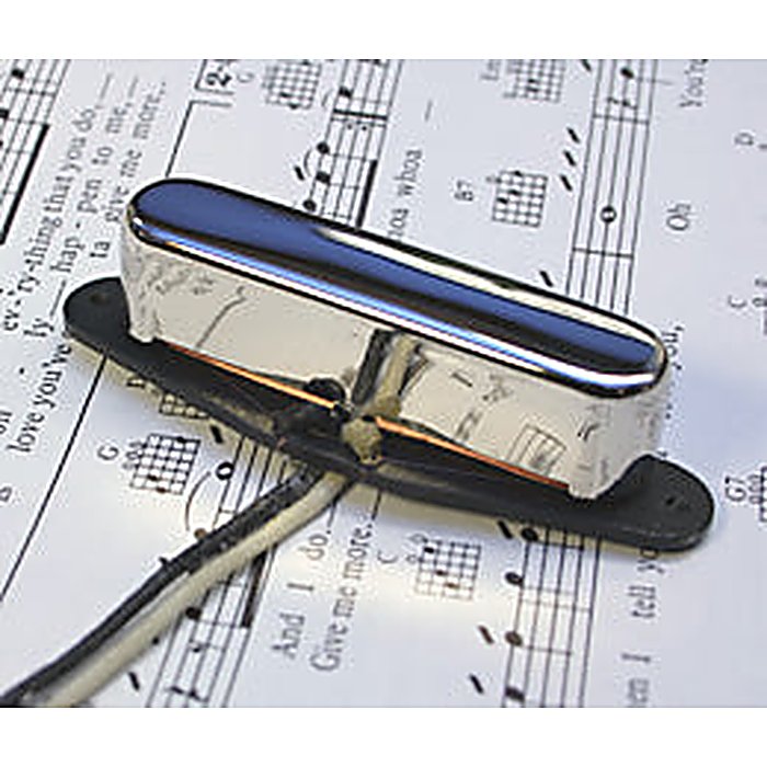LUNDGREN(ラングレン) / Lundgren / Telecaster Vintage Neckの事ならフレンズにご相談ください。 LUNDGREN(ラングレン) / Lundgren / Telecaster Vintage Neckの特長！LUNDGREN Telecaster Vintage LUNDGREN(ラングレン) / Lundgren / Telecaster Vintage Neckのココが凄い！Lundgren製のテレキャスター用ネックピックアップ。アルニコ5マグネット採用で、クリアでブライトなサウンド特性を備えています。ブリッジピックアップと極性が逆設定のため、センターポジションではハムノイズが抑制されます。ビンテージ志向のトーン求める層向けで、中位価格帯。スウェーデンのメーカーによる手作りピックアップとしての信頼性があります。 LUNDGREN(ラングレン) / Lundgren / Telecaster Vintage Neckのメーカー説明 ※ こちらの商品は 単品 / ネック側 です。【Lundgren在庫につきまして】こちらの商品は「単品在庫」を優先としております。セットページでは売り切れとなっている場合でも在庫がある場合がございます。セットでのご購入を希望の場合、お気軽にお問い合せくださいませ。関連商品Telecaster Vintage Bridge 6.4K ブリッジ (リア) 側Telecaster Vintage Bridge 7.3K ブリッジ (リア) 側Telecaster Vintage ネック (フロント) 側Lundgren / Telecaster Vintage Neck ネック (フロント) 単品ラングレン / テレキャスターヴィンテージネックTelecaster Vintage Neckモデルは、アルニコ5マグネットを使用し、AWG 43のワイヤーを使用しています。出力は大きくないですが、クリアでブライトなサウンド特性で、クロームカバーを外すことでよりワイルドなトーンを得ることもできます。ブリッジピックアップと極性が逆に LUNDGREN(ラングレン) / Lundgren / Telecaster Vintage Neckの仕様 マグネット：アルニコ5ワイヤー：AWG 43サイズ（WxDxH）：80 x 21 x 20mm（突起含む）重量：56g位置：ネック（フロント）側カバー：クロームカバー 全て新品。ケーブル・消耗品以外メーカー1年保証書付のでご安心してお買いもの頂けます。LUNDGREN(ラングレン) / Lundgren / Telecaster Vintage Neckの事ならフレンズにご相談ください。 LUNDGREN(ラングレン) / Lundgren / Telecaster Vintage Neckの特長！LUNDGREN Telecaster Vintage LUNDGREN(ラングレン) / Lundgren / Telecaster Vintage Neckのココが凄い！Lundgren製のテレキャスター用ネックピックアップ。アルニコ5マグネット採用で、クリアでブライトなサウンド特性を備えています。ブリッジピックアップと極性が逆設定のため、センターポジションではハムノイズが抑制されます。ビンテージ志向のトーン求める層向けで、中位価格帯。スウェーデンのメーカーによる手作りピックアップとしての信頼性があります。 LUNDGREN(ラングレン) / Lundgren / Telecaster Vintage Neckのメーカー説明 ※ こちらの商品は 単品 / ネック側 です。【Lundgren在庫につきまして】こちらの商品は「単品在庫」を優先としております。セットページでは売り切れとなっている場合でも在庫がある場合がございます。セットでのご購入を希望の場合、お気軽にお問い合せくださいませ。関連商品Telecaster Vintage Bridge 6.4K ブリッジ (リア) 側Telecaster Vintage Bridge 7.3K ブリッジ (リア) 側Telecaster Vintage ネック (フロント) 側Lundgren / Telecaster Vintage Neck ネック (フロント) 単品ラングレン / テレキャスターヴィンテージネックTelecaster Vintage Neckモデルは、アルニコ5マグネットを使用し、AWG 43のワイヤーを使用しています。出力は大きくないですが、クリアでブライトなサウンド特性で、クロームカバーを外すことでよりワイルドなトーンを得ることもできます。ブリッジピックアップと極性が逆になっているので、センターポジションでのハムノイズの心配がありません。また、よりビンテージライクなトーンが好みの方は、Telecaster Vertigo/Vintage Neckモデルがおすすめです。 LUNDGREN(ラングレン) / Lundgren / Telecaster Vintage Neckの仕様 マグネット：アルニコ5ワイヤー：AWG 43サイズ（WxDxH）：80 x 21 x 20mm（突起含む）重量：56g位置：ネック（フロント）側カバー：クロームカバー 全て新品。ケーブル・消耗品以外メーカー1年保証書付のでご安心してお買いもの頂けます。