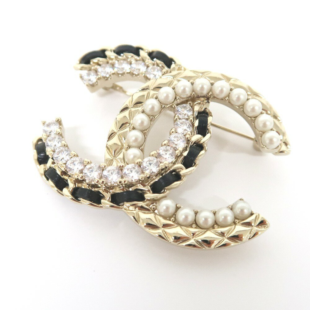 シャネル ブローチ ココマーク フェイクパール ラインストーン レザー AB8609 ゴールド B22B レディース 超美品【質みなみ・板付店】【質屋】 CHANEL 【中古】 IT3195111のサムネイル