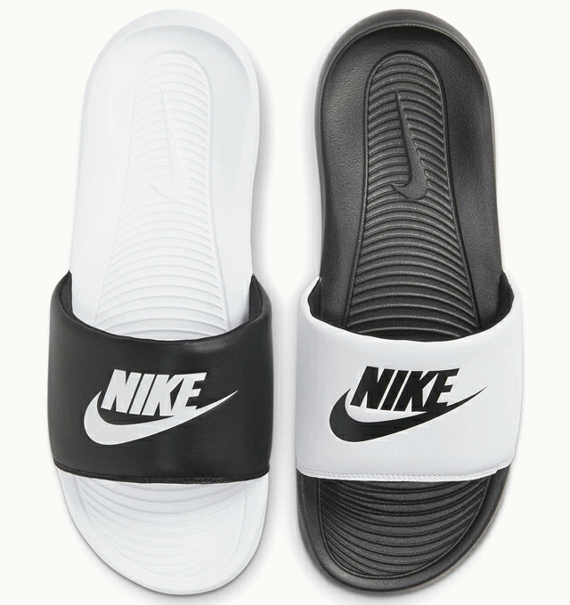 大きいサイズ メンズ ナイキ 低反発 シャワー サンダル ビクトリー 1 スライド ミックス DD0234 100 NIKE VICTORI ONE SLIDE 男性 女性 限定 ミスマッチ 白 黒 ブラック ホワイト かわいい ベナッシ 正規品 29cm 30cm 31cm 32cm 33cm 34cm