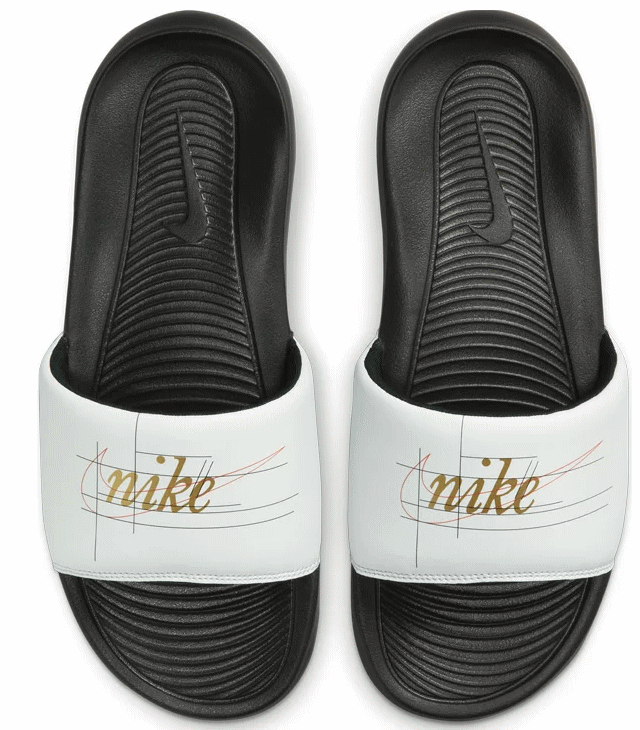 大きいサイズ メンズ ナイキ 低反発 シャワー サンダル ビクトリーワン スライド9678-103 NIKE W VICTORI ONE SLIDE 男性 限定 柄 黒 白 ロゴ 多い ブラック ホワイト ゴールド かっこいい かわいい ベナッシ 正規品 限定 大きいサイズ 29cm 31cm 32cm 33cm 34cm