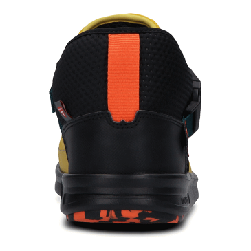 ニューバランス メンズ レディース あったか モックミッド ウィンター ブーツ スノトレ CARAVAN MOC MID M サーフモック スニーカー ハイカット 防水 防滑 防寒 雪国対応 かっこいい かわいい ブラック ホワイト イエロー 黒 靴 23cm 24cm 25cm 26cm 27cm 28cm 29cm