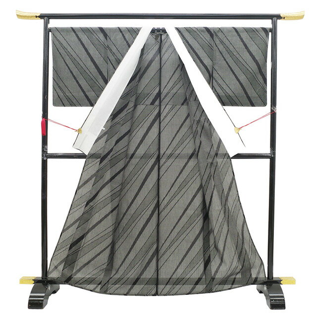 【新古品】 夏物 夏結城 単衣 着物 未使用 正絹 越後夏結城 十日町 伝統工芸士 白川貞夫 白新染織 100亀甲 百亀甲 黒地 斜め縞 大丸扱い 夏 カジュアル 夏用 着物 夏着物 結城紬 仕立て上がり 身丈165 裄丈67 Lサイズ みやがわ sb15902