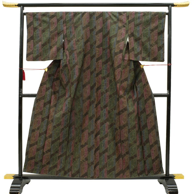 リサイクル着物 みやがわ 中古着物の【中古】 すごい値！ 紬 リサイクル 着物 正絹 袷 絞り こげ茶地 緑 青 赤 菱 カジュアル 中古 仕立て上がり 身丈161 裄丈66 Mサイズ 春 秋 冬 みやがわ nek01025｜アングル2