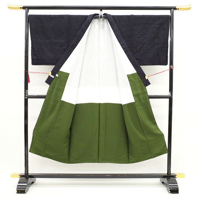 【新古品】 男物 紬 着物 正絹 野蚕糸 タッサーシルク 野蚕工房 墨黒色 無地 インド 野蚕つむぎ カジュアル ガード加工済み 袷 春 秋 冬 未使用 仕立て上がり 身丈142 裄丈70 身長170cm前後 Mサイズ みやがわ sbs14361