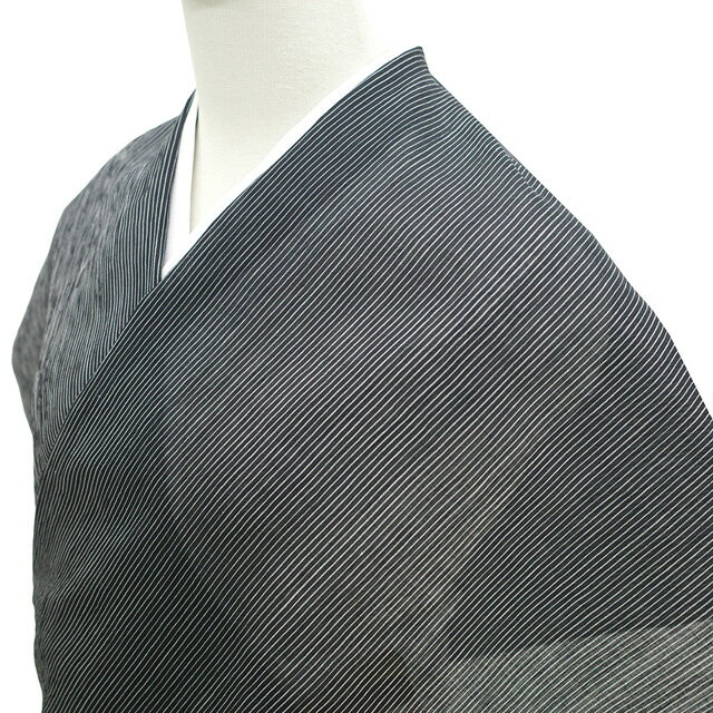 【新古品】 夏物 本麻ちぢみ 着物 着尺 反物 麻 本麻 男女兼用 黒地 白 細縞 黒 モノトーン 上質 涼し気 夏着物 夏 カジュアル 夏用 単衣 着物 未仕立て みやがわ sb16072