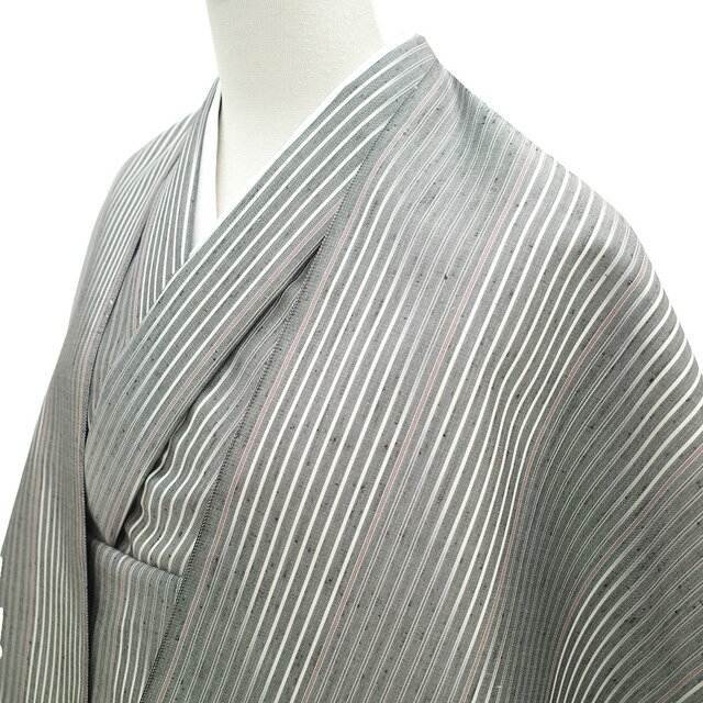 【新古品】 紬 着物 着尺 反物 正絹 千切屋 扱い 伝統工芸士 池田光正 新潟県 十日町 蕪重織物 グレー 白 淡赤 変わり縞 おしゃれ カジュアル 紬 着物 反物 日本製 春 秋 冬 未仕立て みやがわ sb15486