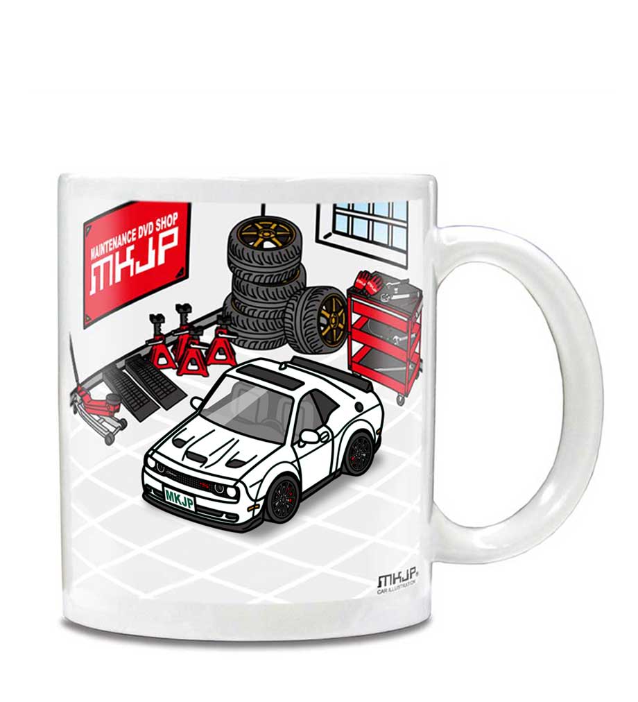 メンテナンスDVDショップ MKJPのマグカップ 330ml 車好き プレゼント 車 メンズ 誕生日 彼氏 イベント クリスマス 男性 ギフト おしゃれ 外車 ダッジ チャレンジャー R／T スキャットパック WB LA 送料無料｜アングル2