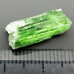 透閃石 Tremolite 鉱物標本 宝石質の劈開片 バナジウムトレモライト タンザニア 瑞浪鉱物展示館 5022