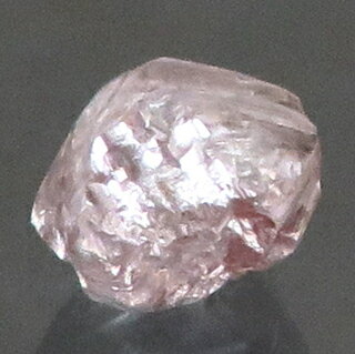 パープルダイヤモンド 結晶片 0.49ct 研磨用 原石 シェラレオネ 瑞浪鉱物展示館 5172