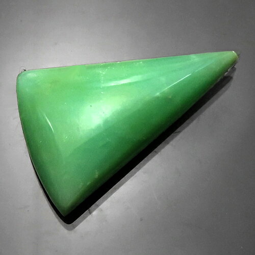 グリーンオパール 7.37ct 珍しい緑のオパール 銅の含有により緑 カザフスタン 瑞浪鉱物展示館 5535