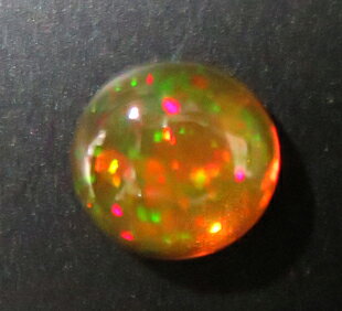橙透明の地色に赤、緑の遊色　メキシコ産/ 2.06ct　8.9x8.6x4.7mm/ 宝石名:オパール/ 亜種名:ファイアーオパール/ 鑑別書の名称:ファイアーオパール 　オパール/ 産地:メキシコ/ 産状:火山岩/ 色:橙の地色に赤、緑の遊色/ インクルージョン:透明　ニアフローレス/ 鉱物名:オパール　蛋白石　Opal/