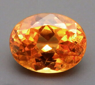 高彩度のオレンジ 今ではこれもマンダリンと呼ばれる　送料無料/ 2.78ct　9.2x7.3x4.7mm /　 宝石名:スペサルタイト　Spessartite/ プロモート名:”マンダリンガーネット”本来、マンダリンの名称はナミビア産のスペサルタイトにつけられた名称、最近ではナイジェリア産、タンザニア産のオレンジの物もこの名称で呼ばれることが多い/ 鑑別書の名称:スペサルタイトガーネット/ 化学組成:Mn3Al2（SiO4)3/ 産地:ナイジェリア/ 色:ビビットレデッシュオレンジ〜ビビットオレンジ(日本色彩研究所)/ インクルージョン:スライトリーインクルージョン/ コメント:典型的な純度の高いスペサルタイト/ 鉱物名:スペサルタイトガーネット　Spessartite/
