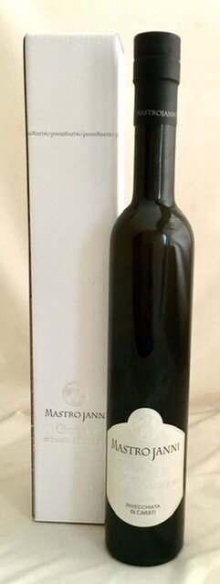 内容量度数 500ml42度 原材料 サンジョヴェーゼ・グロッソ100% 格付：Grappa di Brunello di Montalcino 熟成：バリック36ヶ月 保存方法 冷暗所に保管していただき 開封後はお早目にお召し上がりください 製造元 マストロヤンニ お酒は20歳から！未成年者への酒類の販売は固くお断りしています！ 年齢確認を実施いたしております。 ご回答がない場合、未成年者飲酒禁止法に基づき酒類の購入は出来ませんのでご了承ください。長マストロヤンニ グラッパ・リゼルヴァ NV 500ml 「創始者の信念『伝統ありき』を継承し続ける ブルネッロを代表する生産者マストロヤンニ そのマストロヤンニが造るの稀少なグラッパ　年産 1500 本 バリックで 36 カ月の熟成を経ることで、滑らかな口当たりと芳香性に富んだグラッパです。