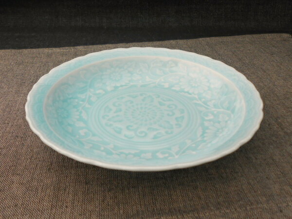 有田焼　青磁唐草彫　和皿