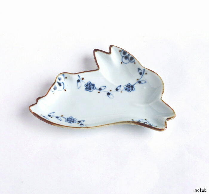 伊万里焼つる花唐草うさぎ皿
