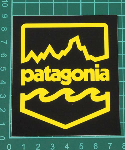 訳あり パタゴニア ステッカー バッジ PATAGONIA シール 黒 黄色 フィッツロイ 波 ウェーブ ロゴ シール デカール カスタム 廃番 STICKER