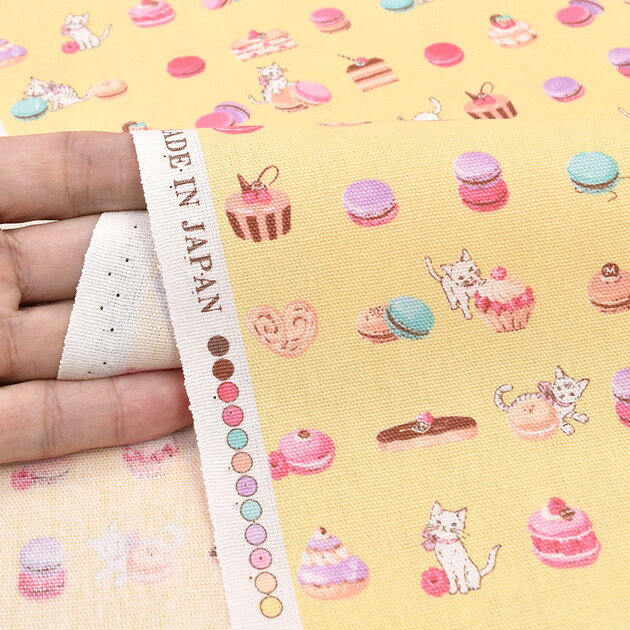 【最大72％OFF生地セール】 有輪 20オックス 生地 ネコ & プチマカロン ■ Sweets & Kitty 猫 ねこ マカロン スイーツ スウィーツ 可愛い バッグ 小物 綿 コットン 布 入学 有輪商店 ゆうわ yuwa ハンドメイド 手芸 手作り 商用利用可 djh23 ■ auc-my-mama-10011783 手作り工房MYmama(エムワイママ) サンプル画像3