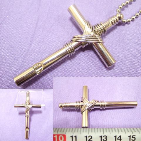 横浜最新 ホイッスル十字架♪魅惑の笛クロス ペンダントトップ 10個 メンズレディース 緊急 防犯 災害 パーツ部品卸し 送料290円109