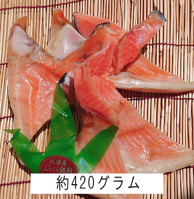 佐渡産ふっくら銀鮭 カマ（小）約420グラム..佐渡鮭 甘口鮭 甘塩鮭 塩鮭 厚切り鮭 新潟 鮭 しゃけ 冷凍魚 魚 切身 干し鮭 冷凍鮭 シャケ 鮭 カマ 鮭 訳あり 切落しのサムネイル