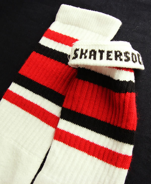 SkaterSocks ロングソックス 靴下 男女兼用 ソックス スケート スケボー チューブソックス Mid calf White tube socks with Red-Black stripes style 4(19Inch)19インチ SKATE SK8 HARD CORE PUNK ハードコア パンク HIPHOP ヒップホップ サーフ レゲエ スノボー