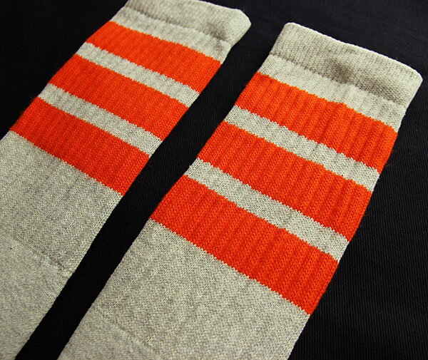 SkaterSocks (スケーターソックス) ロングソックス 靴下 男女兼用 ソックス チューブソックス Knee high Grey tube socks with Orange stripes style 1 (22インチ) スケボー SK8 SKATE スケートボード