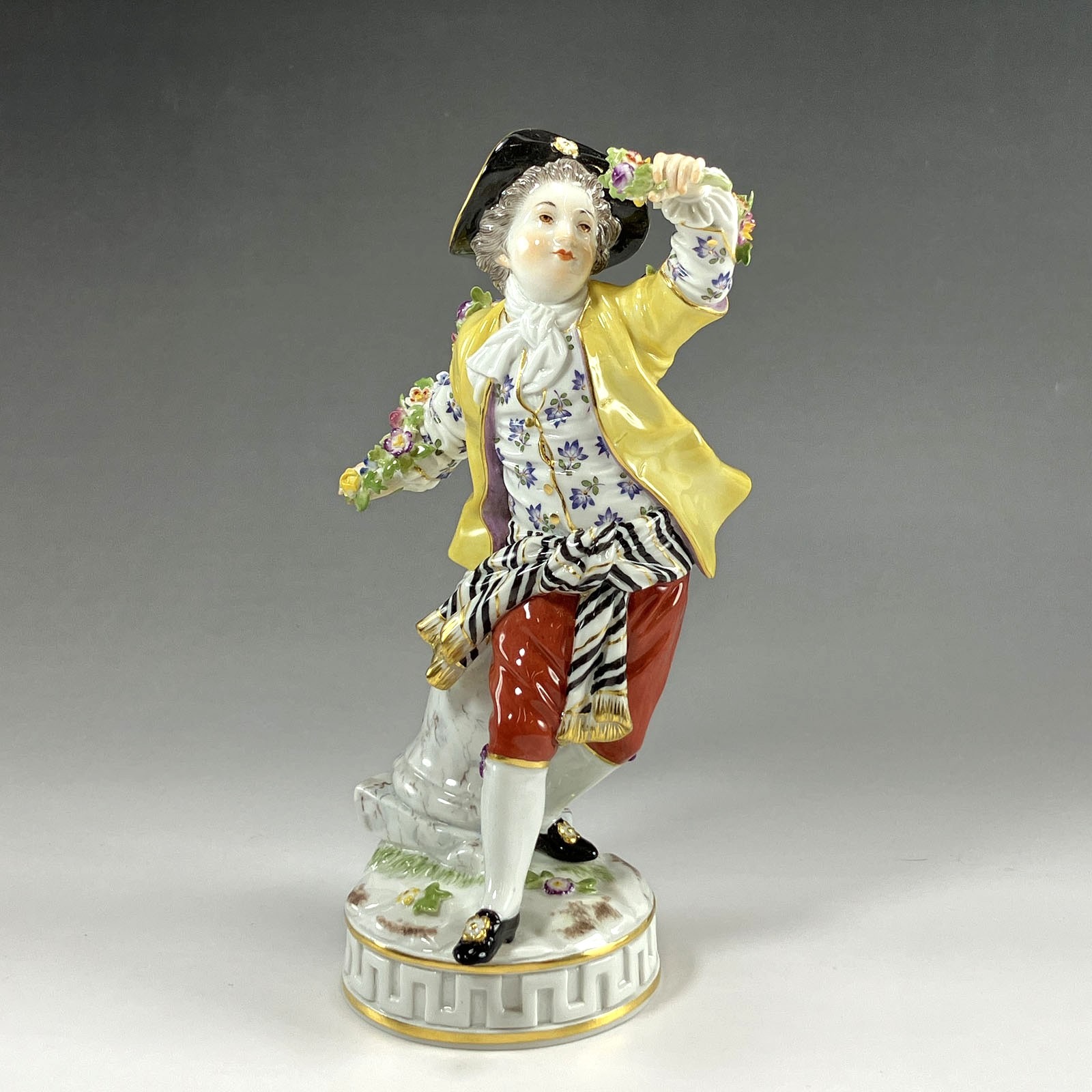 マイセン Meissen 花づなを持った庭師の青年 置物 オブジェ 61246 庭師の子供たち ポーセリン A young gardener holding a...